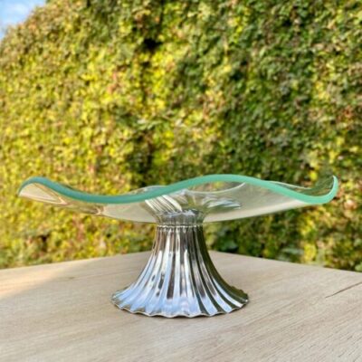 wavy petal shaped glass stand with golden metal stand 1